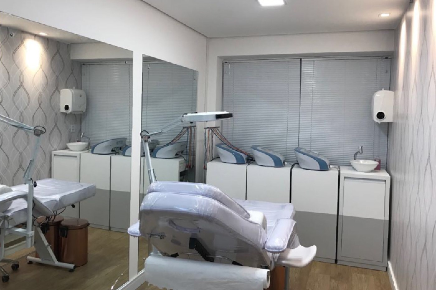 Lívia Born - Fisioterapia Dermatofuncional