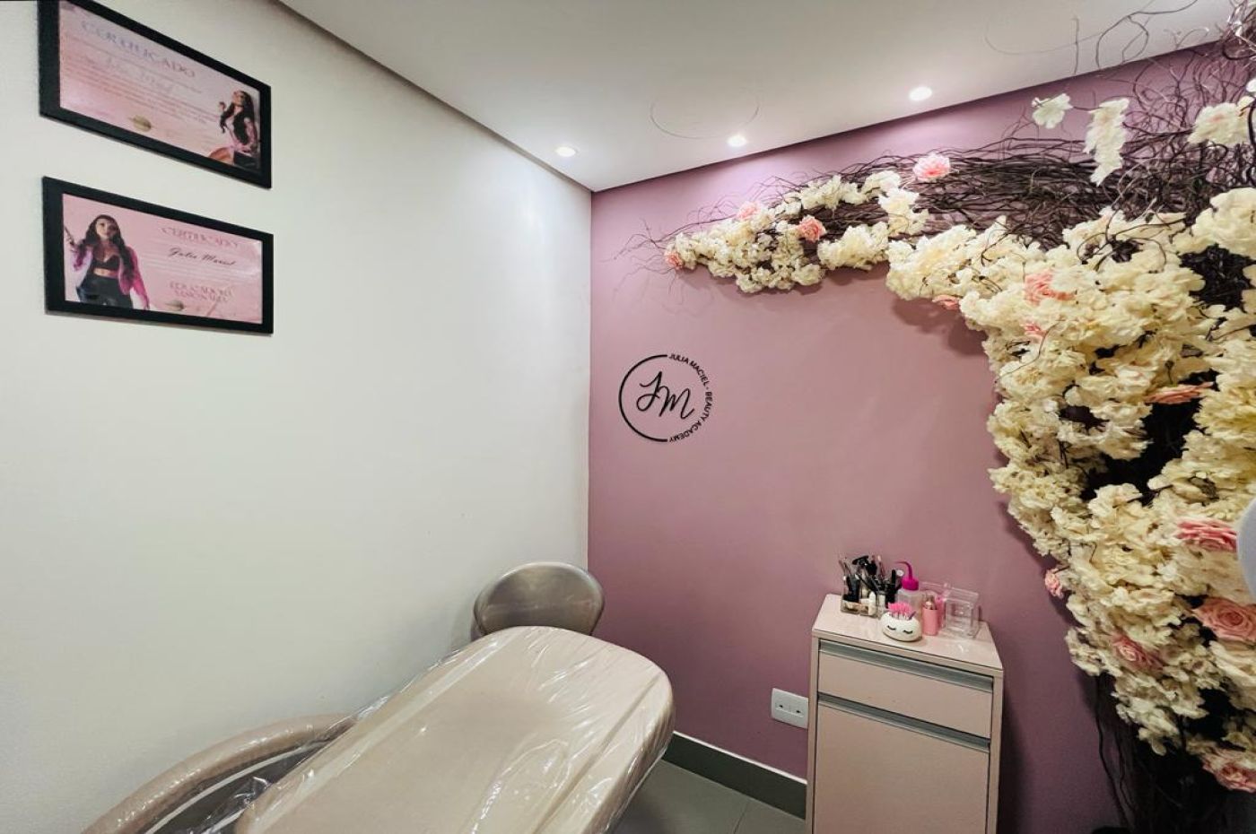 Júlia Maciel Beauty Academy