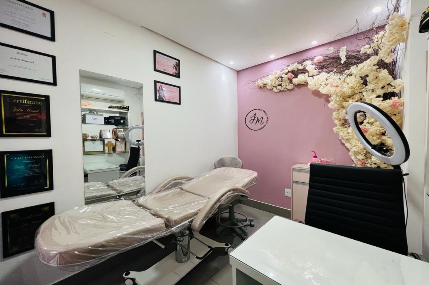 Júlia Maciel Beauty Academy