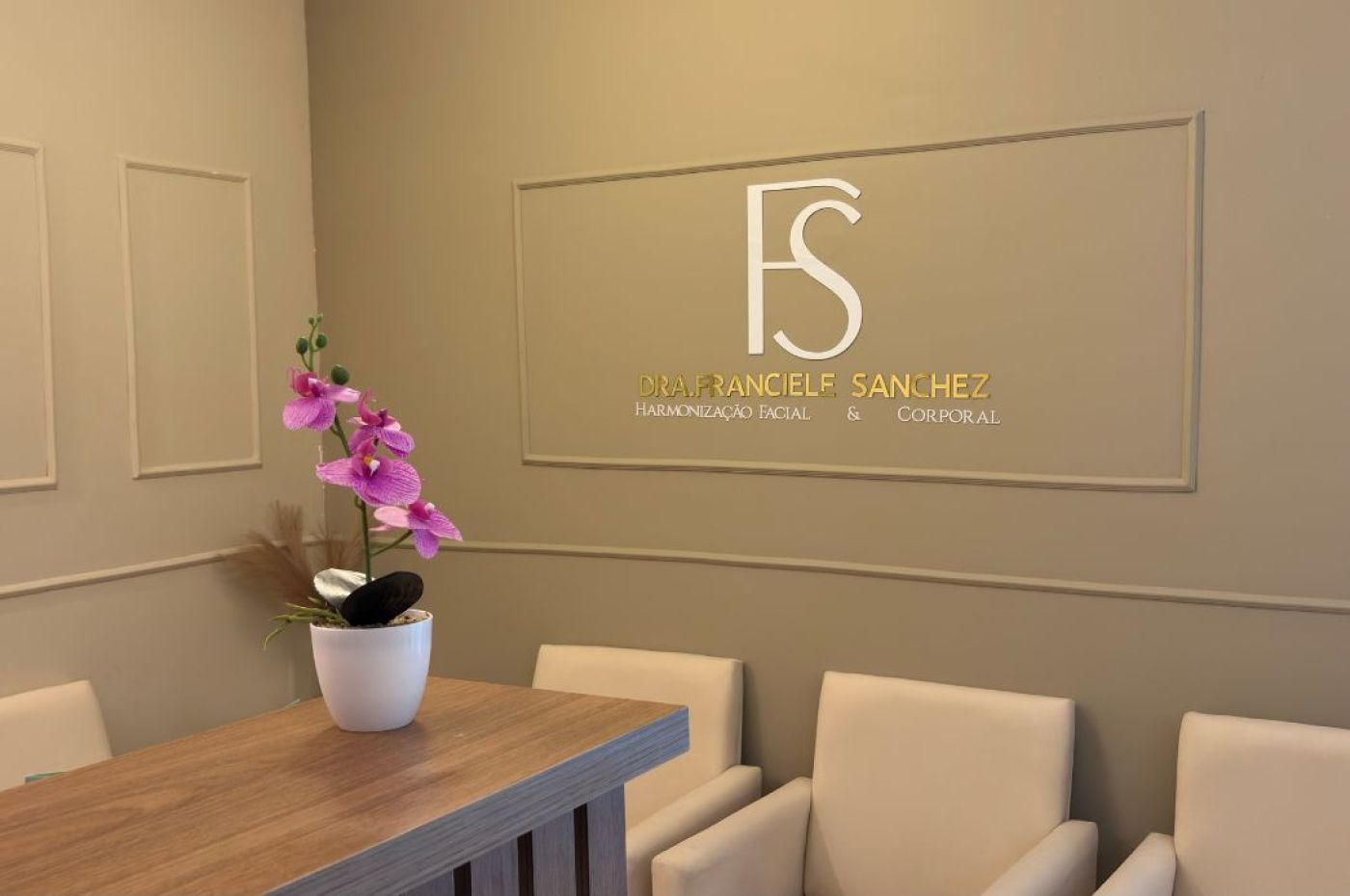 Dra. Franciele Sanchez