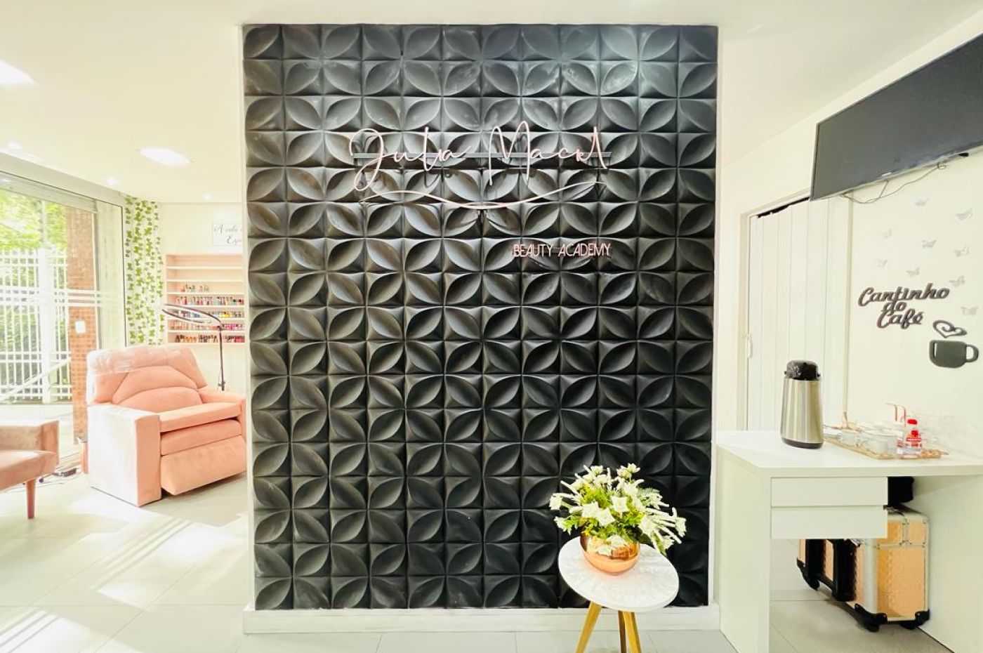 Júlia Maciel Beauty Academy