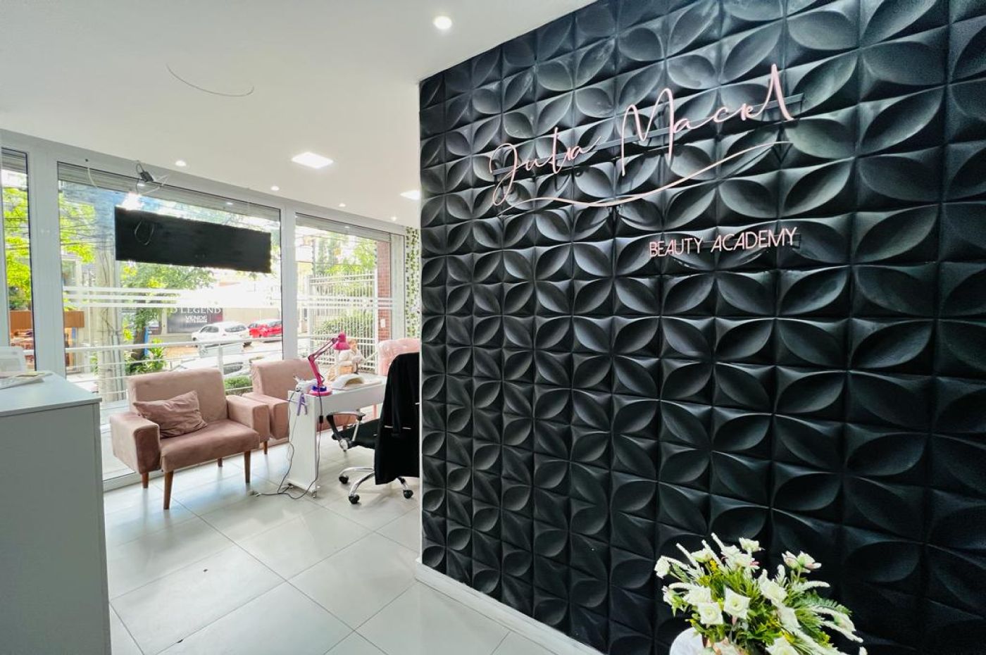 Júlia Maciel Beauty Academy