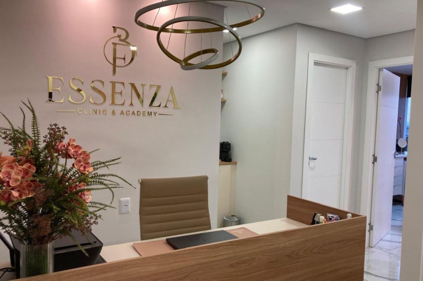 Fb Essenza Clinic e Academy