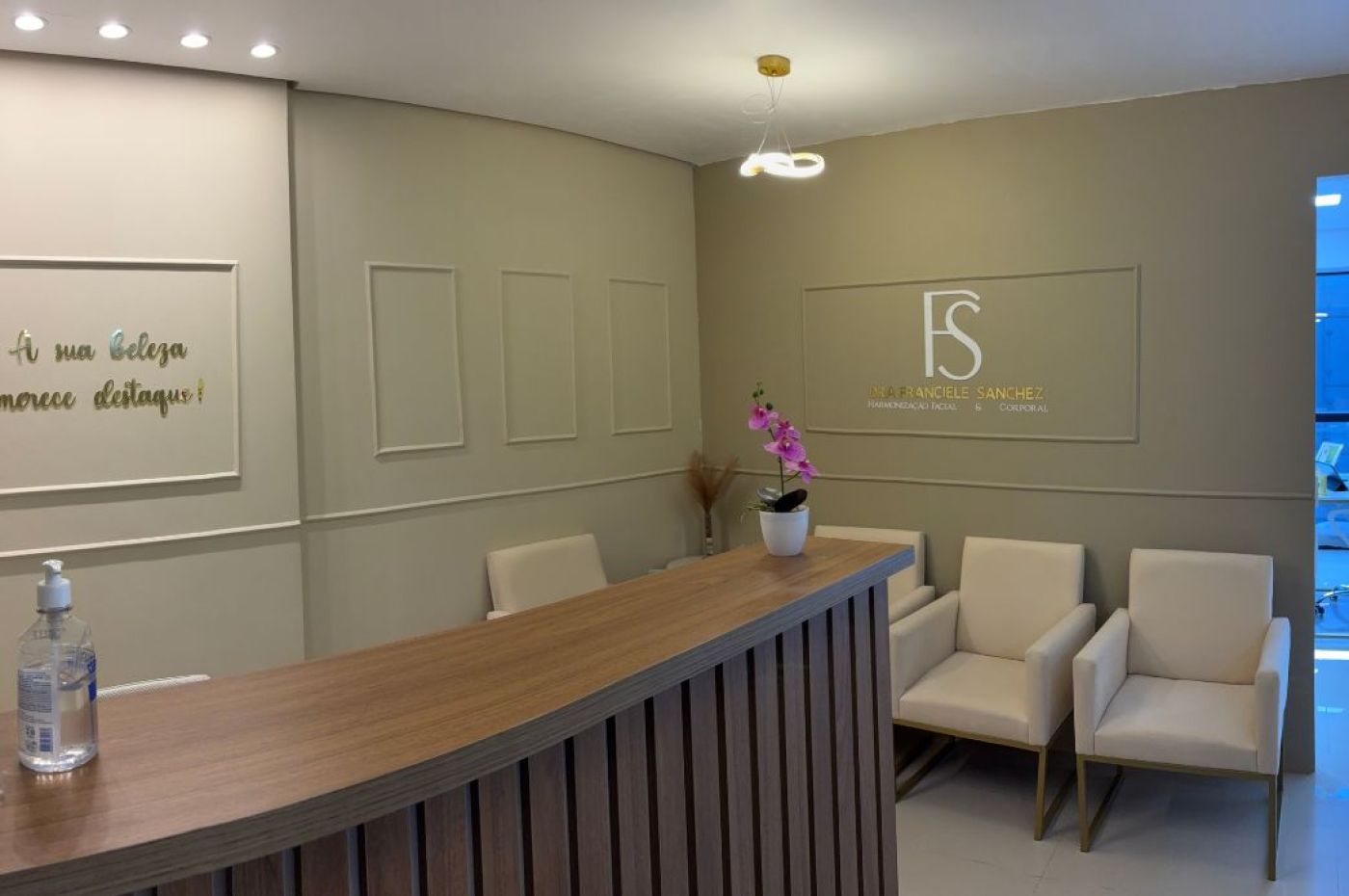 Dra. Franciele Sanchez